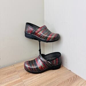 Dansko Red And Green Striped Patent Leather Clogs Women’s Size 7